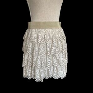 Ann Taylor Tiered Lace Skirt Size 6 Petite